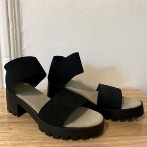 BRAND NEW & RECOMMENDED BY STRATEGIST Charleston Shoe Co. Monterey Sandal